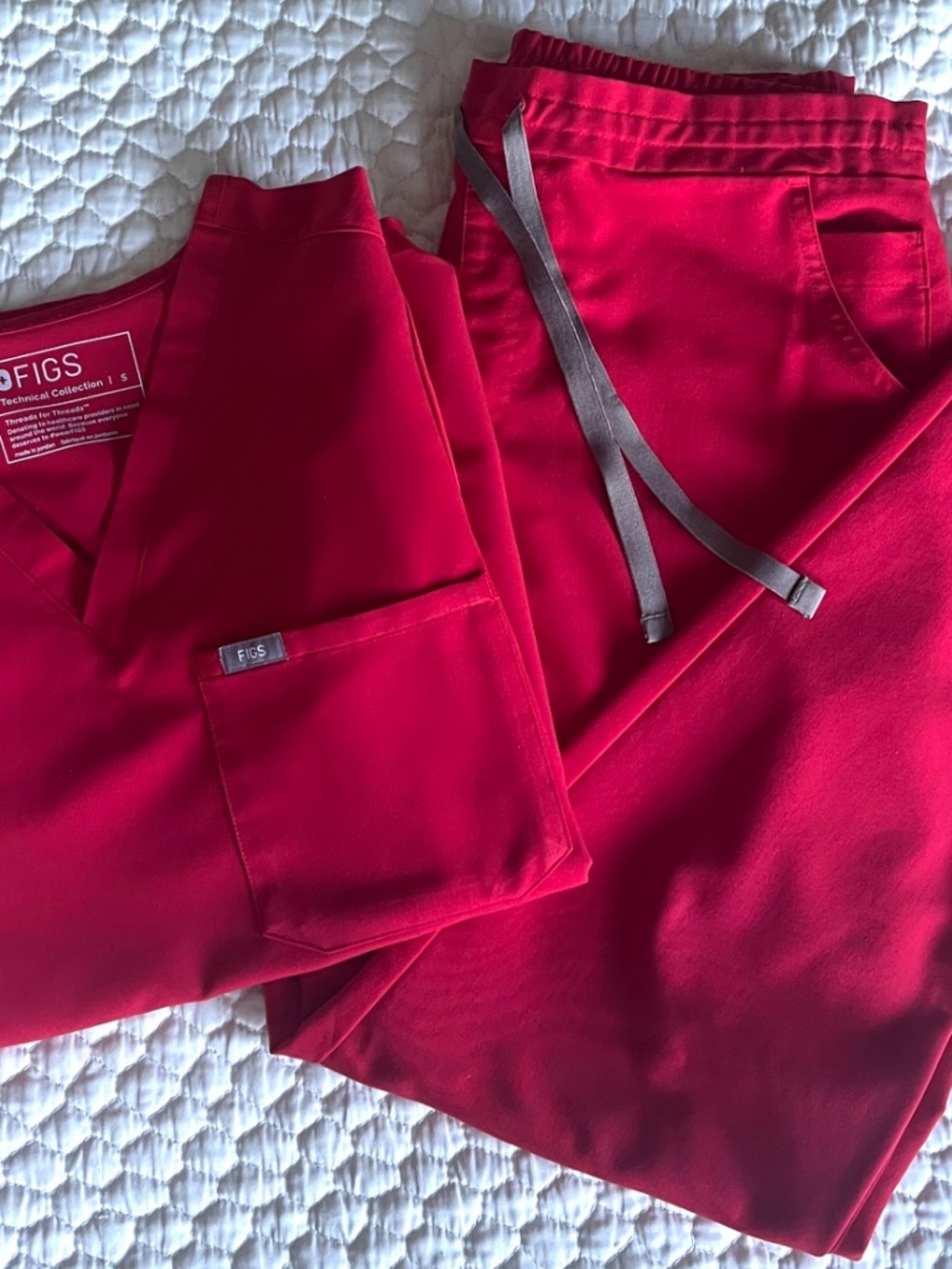 ❤️ FIGS POP RED Scrub Set ❤️